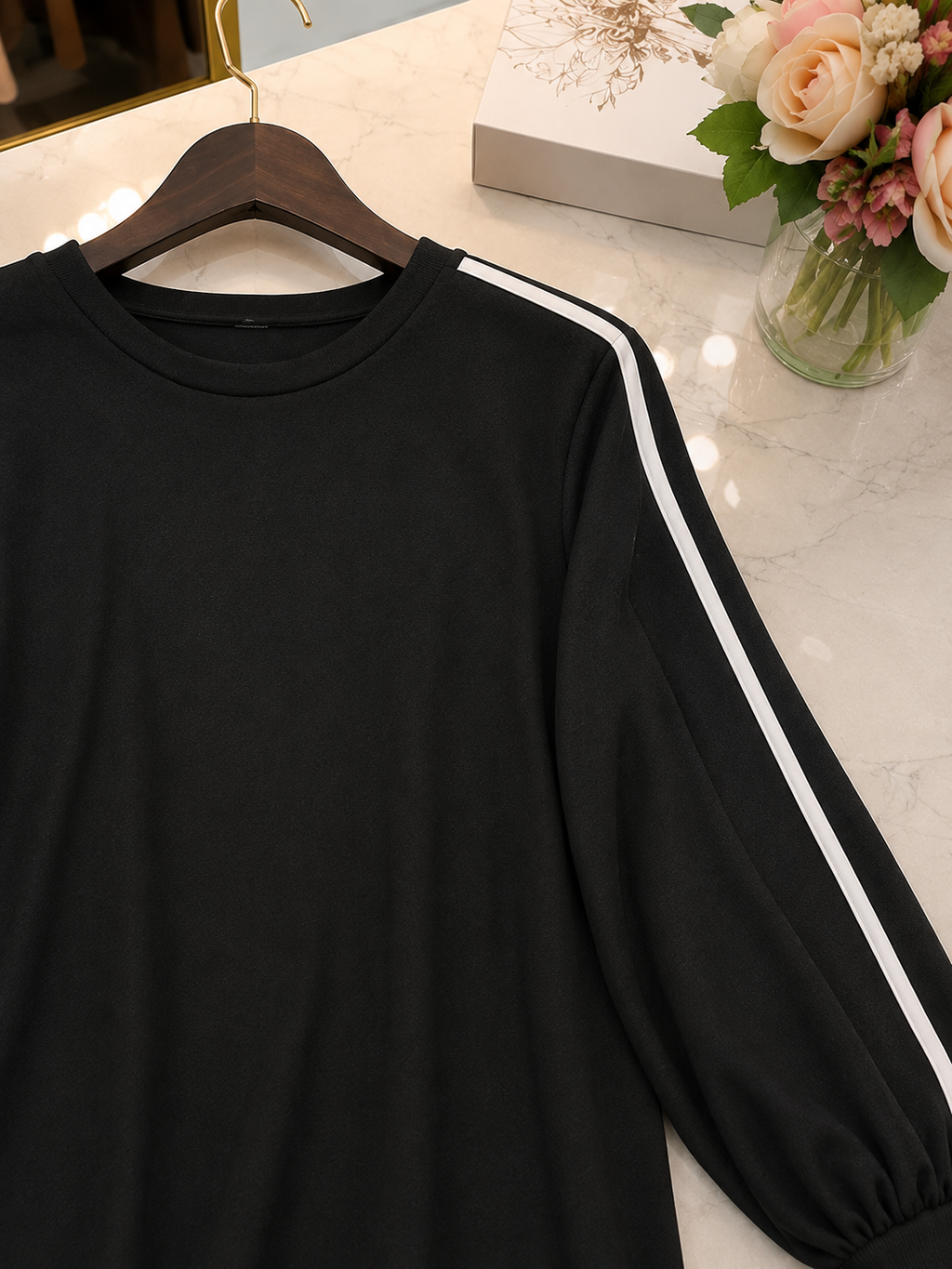 Abaya Sport Élégance — Coupe Ample & Bandes Contrastées